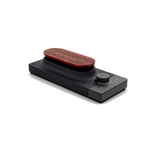 Ladda upp bild till gallerivisning, E Touché