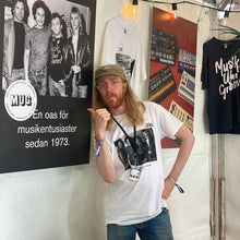 Ladda upp bild till gallerivisning, Musik Utan Gränser - T-shirt 50-årsjubileum - MUG Staff - Musik Utan Gränser