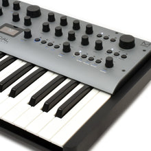 Load image into Gallery viewer, Modal Electronics - Carbon8 - Musik Utan Gränser