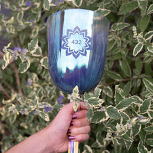 Load image into Gallery viewer, ECSB432LF Essence Crystal Singing Bowl 432 Hz