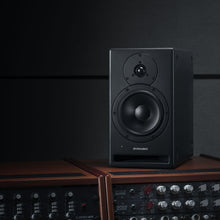 Load image into Gallery viewer, Dynaudio - Core 7 Aktiv 2-vägs studiomonitor - Musik Utan Gränser