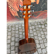 Ladda upp bild till gallerivisning, Model C