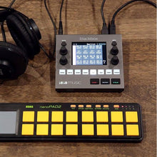 Ladda upp bild till gallerivisning, Blackbox