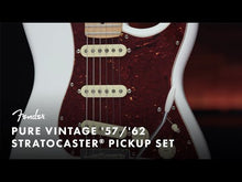Ladda och spela upp video i Gallerivisaren, Pre-Wired Strat Pickguard Original '57/'62 SSS Parchment