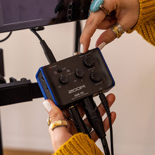Ladda upp bild till gallerivisning, Zoom - AMS-24 Audio Interface for Music and Streaming - Musik Utan Gränser