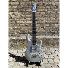Ladda upp bild till gallerivisning, Ernie Ball Music Man - BFR Silhouette HSH Silver Flake Sparkle - Musik Utan Gränser