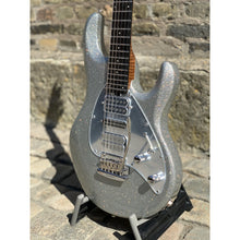 Ladda upp bild till gallerivisning, Ernie Ball Music Man - BFR Silhouette HSH Silver Flake Sparkle - Musik Utan Gränser