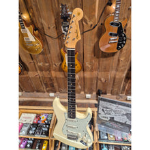 Ladda upp bild till gallerivisning, Stratocaster 1963 Olympic White Refin

