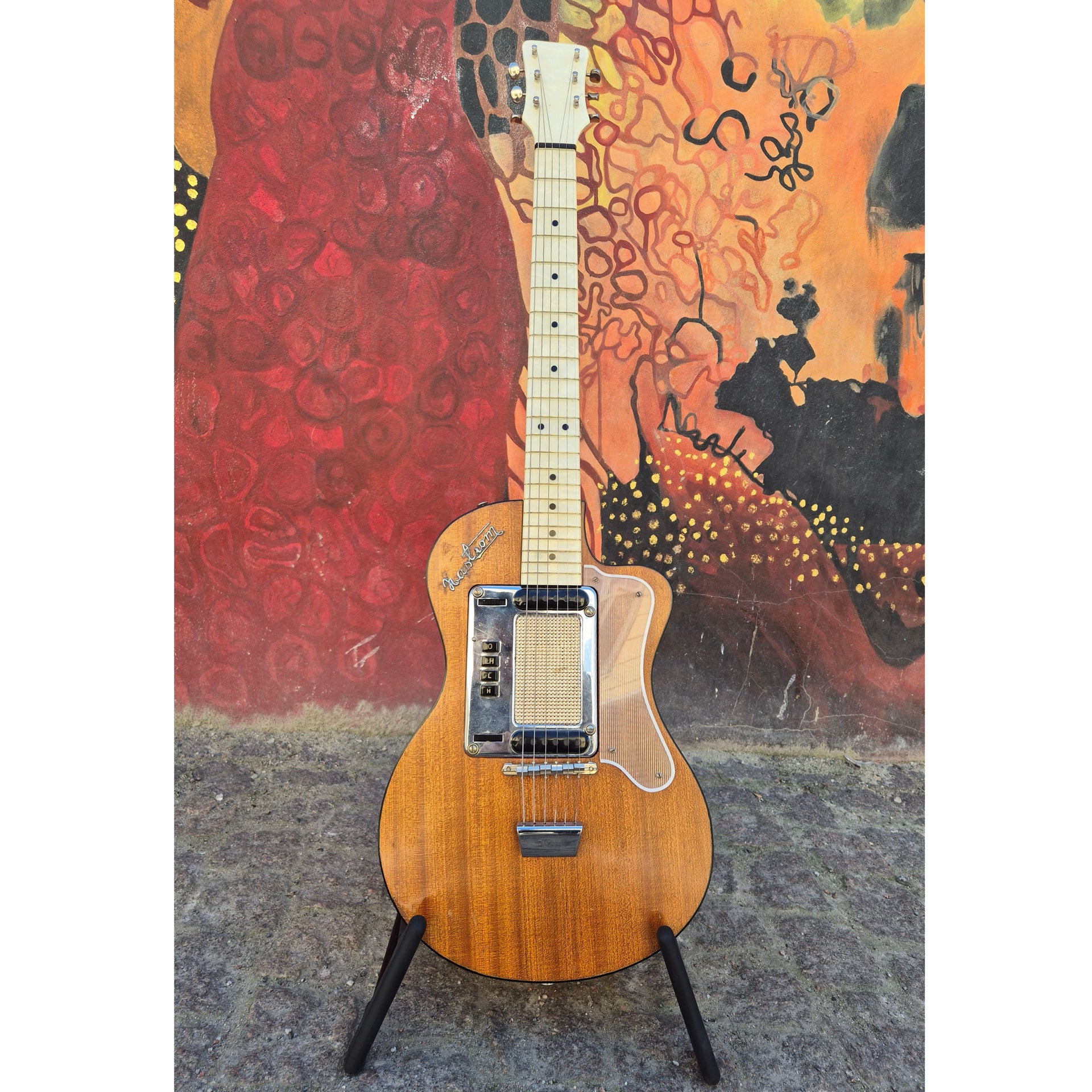 Standard Mahogny 1958