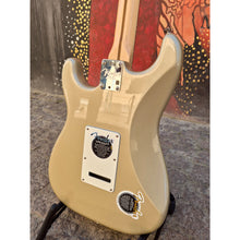 Ladda upp bild till gallerivisning, Stratocaster American Standard Shorline Mist 2007
