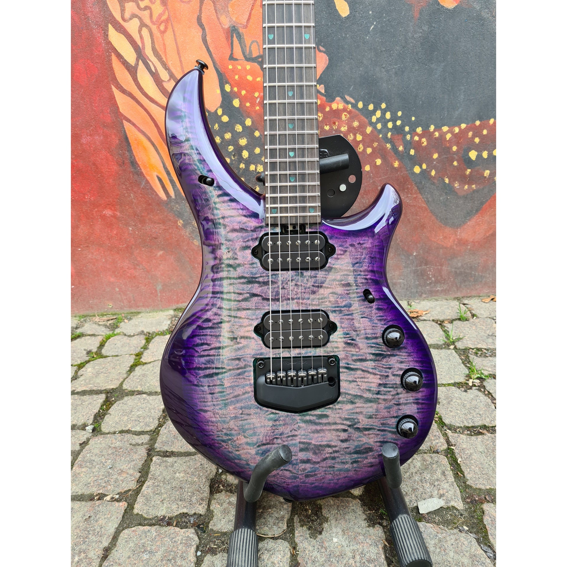 Ernie Ball Music Man - Majesty Maple Top Crystal Amethyst Limited Edition - Musik Utan Gränser 