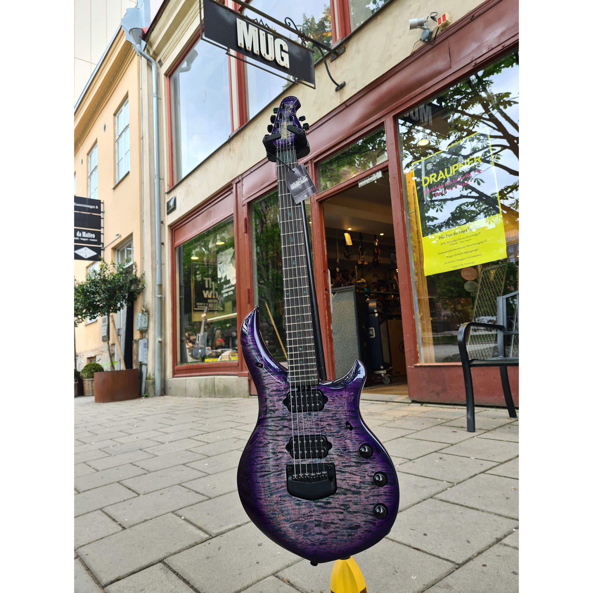 Ernie Ball Music Man - Majesty Maple Top Crystal Amethyst Limited Edition - Musik Utan Gränser 