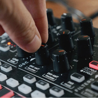 IK Multimedia - UNO Synth PRO X - Musik Utan Gränser 