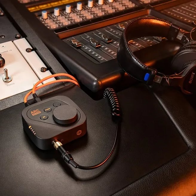 Arc on-Ear