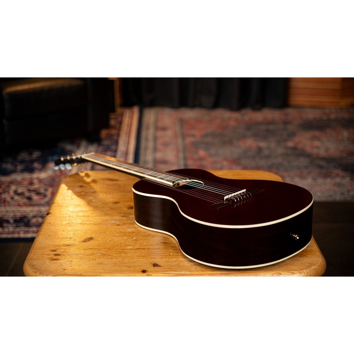 Ortega - RRA-SRT Parlor Body Ranger Stained Red - Musik Utan Gränser 