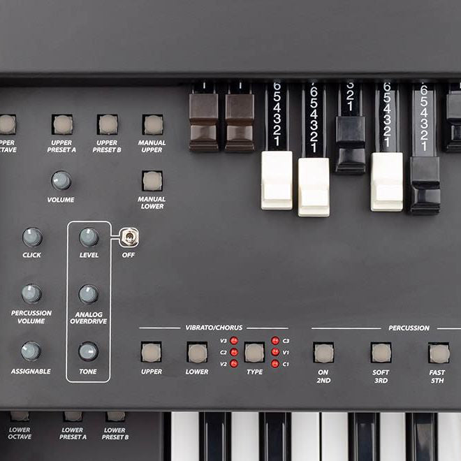 Sorrento Spinet-stil orgel med burn-pedal