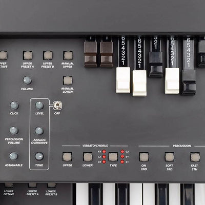 Sorrento Spinet-stil orgel med burn-pedal