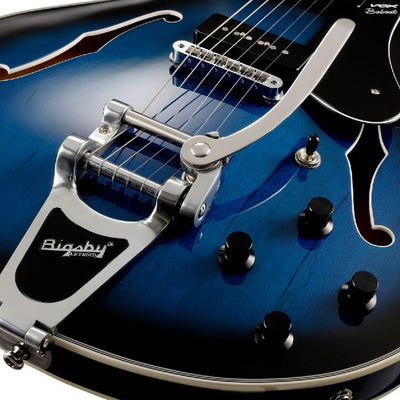 Vox - V90B-BL Bobcat Bigsby Elgitarr Sapphire Blue - Musik Utan Gränser 