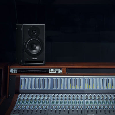 Dynaudio - Core 7 Aktiv 2-vägs studiomonitor - Musik Utan Gränser 