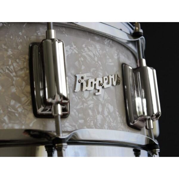 Rogers - DynaSonic 14×5 Wood Shell Snare | Beavertail Lug – White Marine Pearl - Musik Utan Gränser 