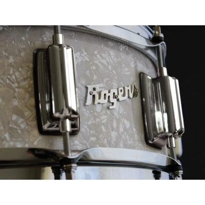 Rogers - DynaSonic 14×5 Wood Shell Snare | Beavertail Lug – White Marine Pearl - Musik Utan Gränser 