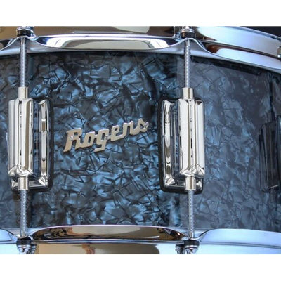 Rogers - DynaSonic 14×6.5 Wood Shell Snare | Beavertail Lug – Black Diamond Pearl - Musik Utan Gränser 