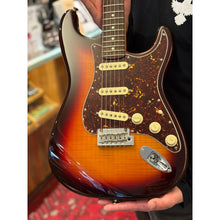 Ladda upp bild till gallerivisning, Stratocaster 70th American Professional II Comet Burst
