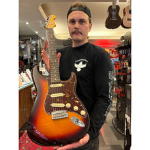 Ladda upp bild till gallerivisning, Stratocaster 70th American Professional II Comet Burst
