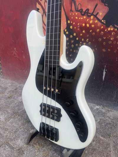 TM4 Fretless Virgin White High Gloss