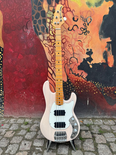 Classic Sabre Bass