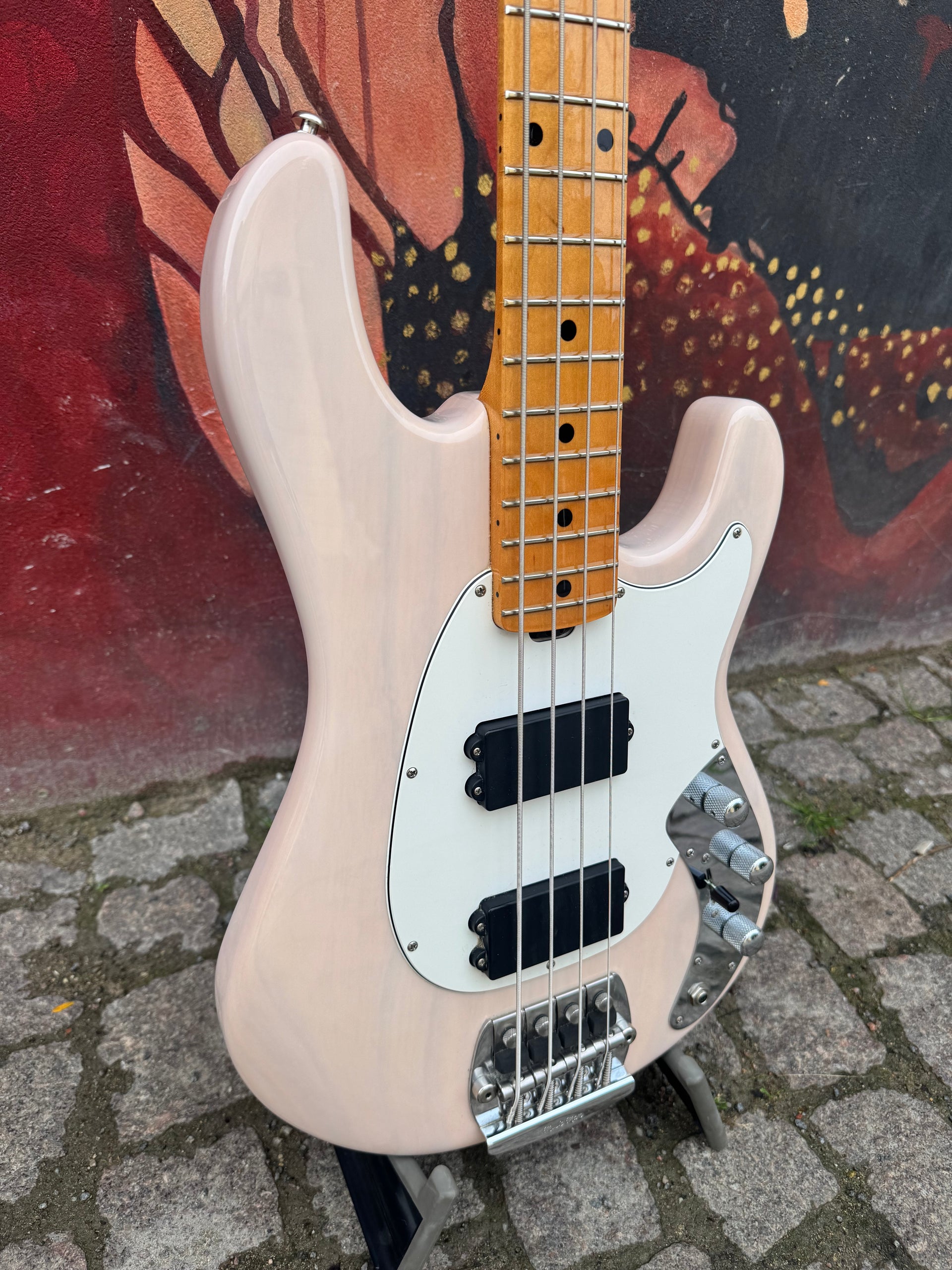 Classic Sabre Bass