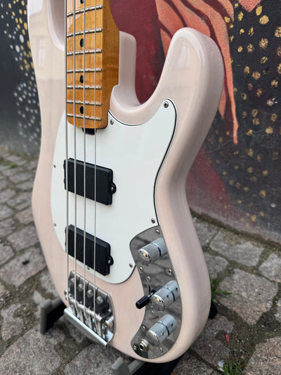 Classic Sabre Bass