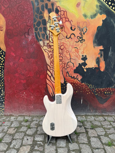 Classic Sabre Bass