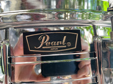 Load image into Gallery viewer, Pearl Vintage 70s Chrome over Steel snare 14x5"
