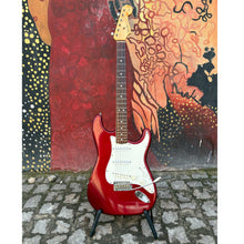 Load image into Gallery viewer, Stratocaster American Vintage Reissue 62 1986 Candy Apple Red
