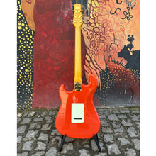 Ladda upp bild till gallerivisning, Marquee 2005 Fiesta Red
