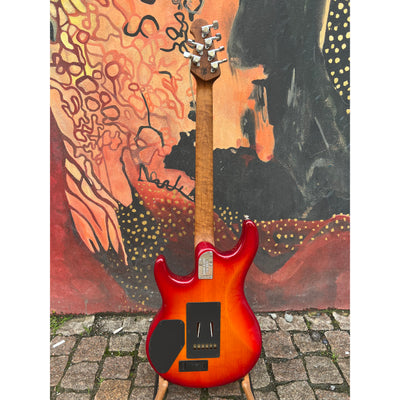 Ernie Ball Music Man - Luke III HSS Cherry Sunburst Flame Maple Top - Musik Utan Gränser 