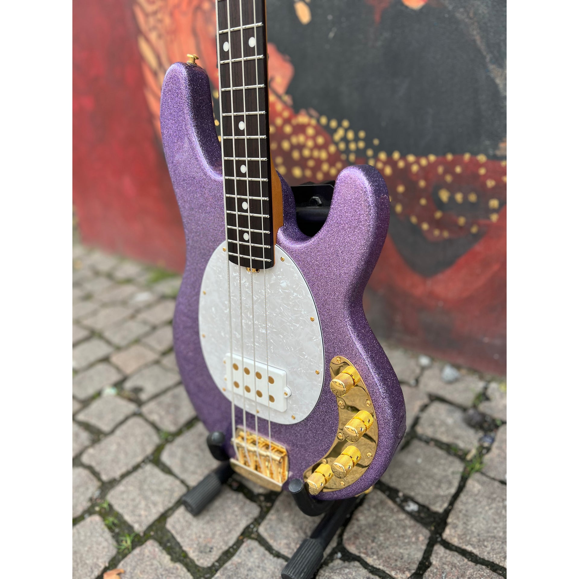 Ernie Ball Music Man - StingRay4 Special Amethyst Sparkle - Musik Utan Gränser 