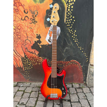 Ladda upp bild till gallerivisning, California VS4 Lionel 30&quot; Cherry Sunburst Shortscale
