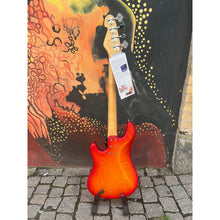 Ladda upp bild till gallerivisning, California VS4 Lionel 30&quot; Cherry Sunburst Shortscale
