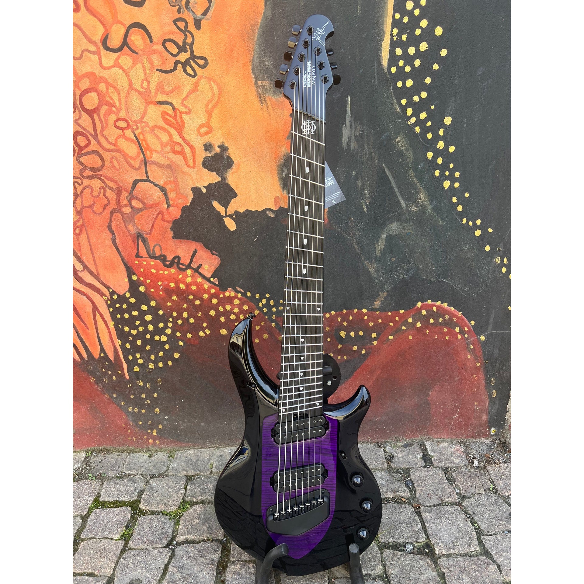 Ernie Ball Music Man - Majesty 8 Wisteria Blossom - Musik Utan Gränser 