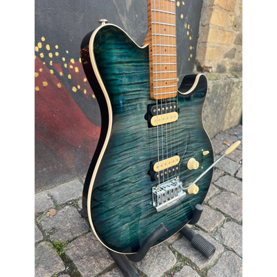 Ernie Ball Music Man - Axis Super Sport Yucatan Blue Flame - Musik Utan Gränser 