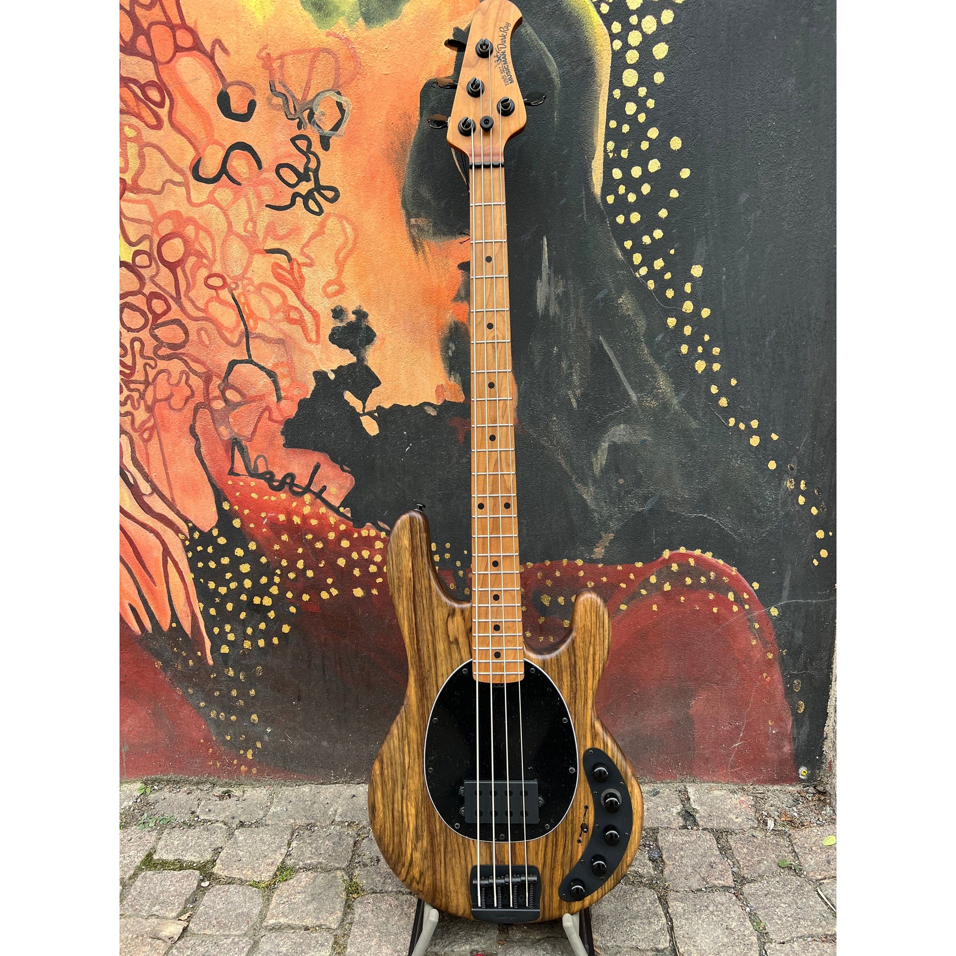 Ernie Ball Music Man - BFR DarkRay Shadow Korina - Musik Utan Gränser 