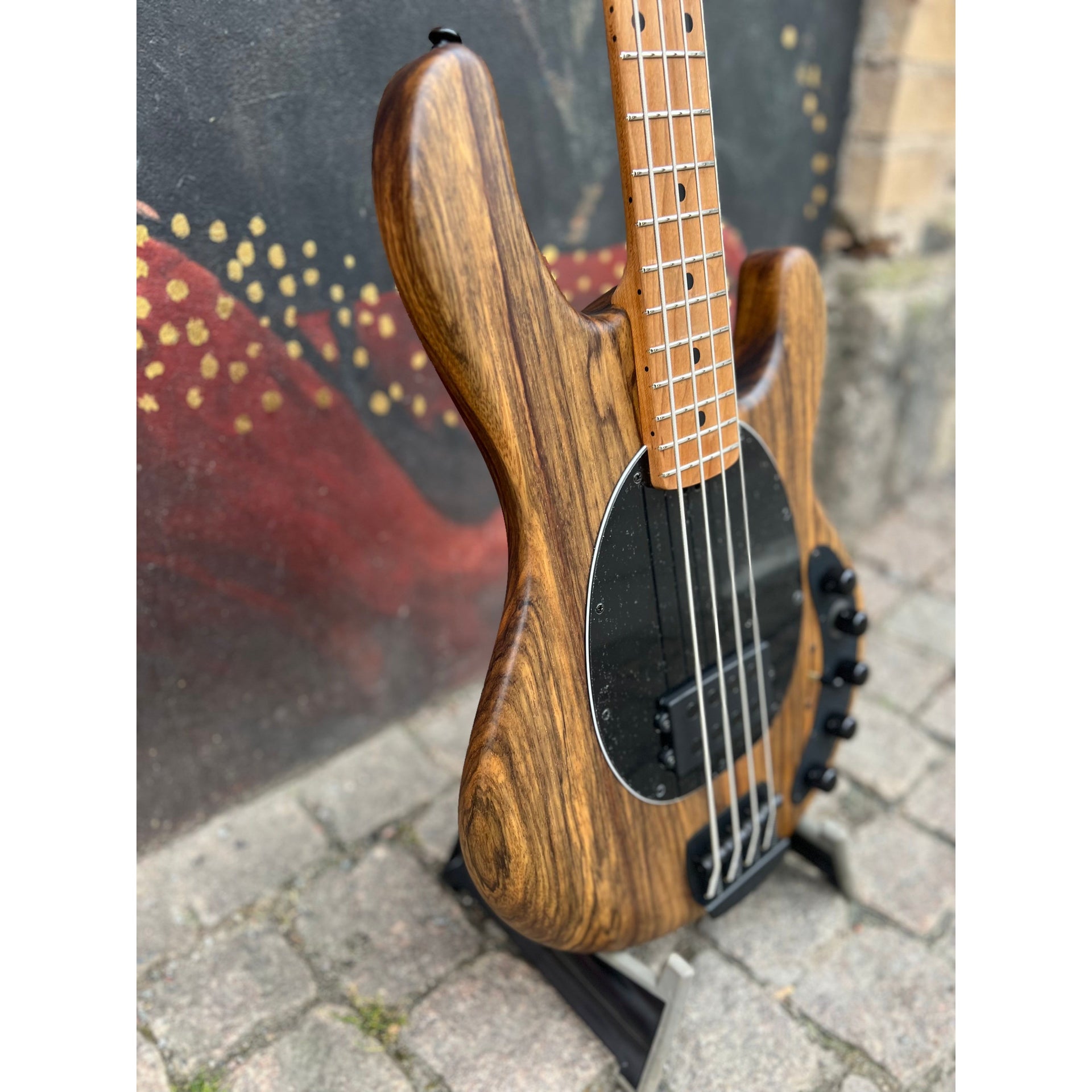 Ernie Ball Music Man - BFR DarkRay Shadow Korina - Musik Utan Gränser 