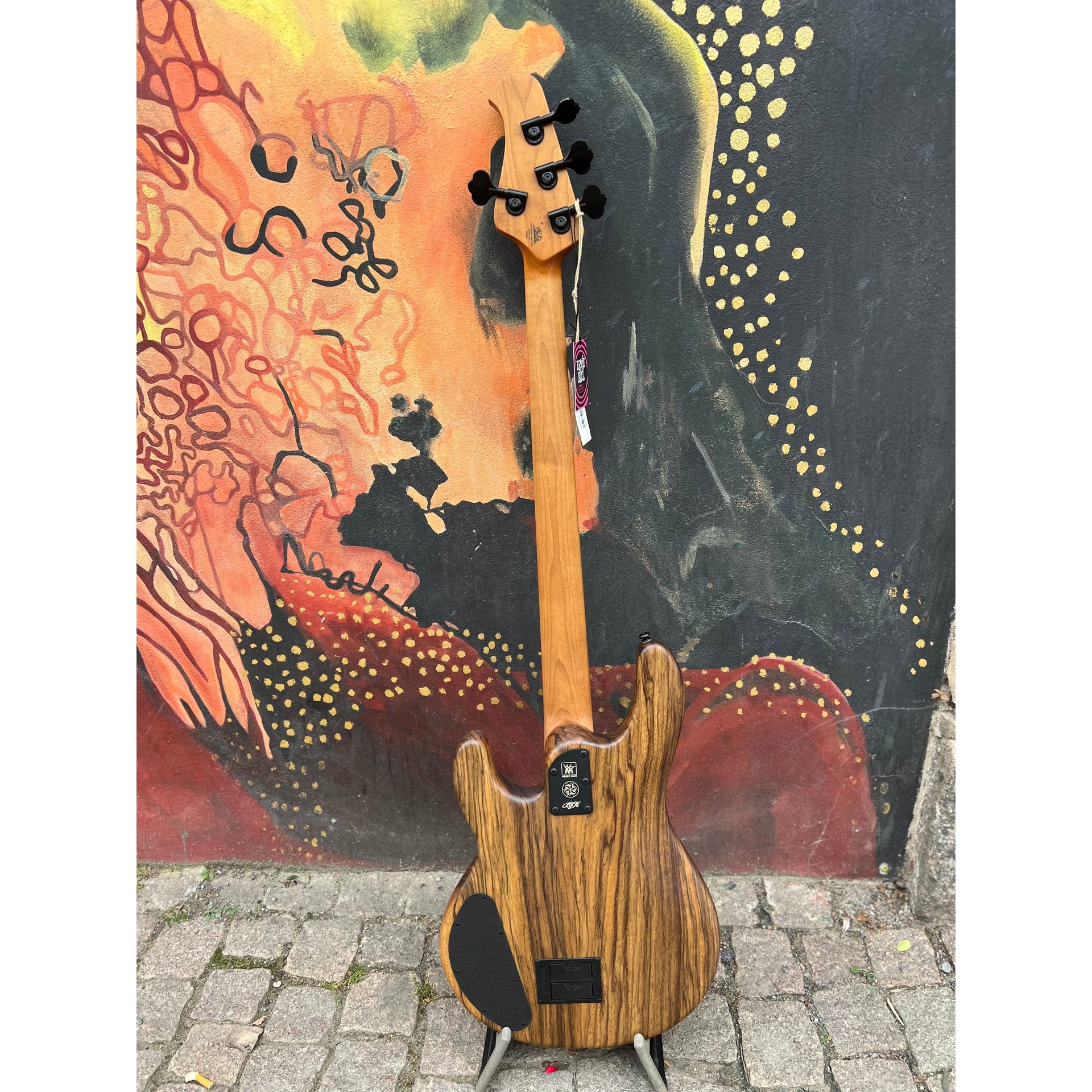Ernie Ball Music Man - BFR DarkRay Shadow Korina - Musik Utan Gränser 