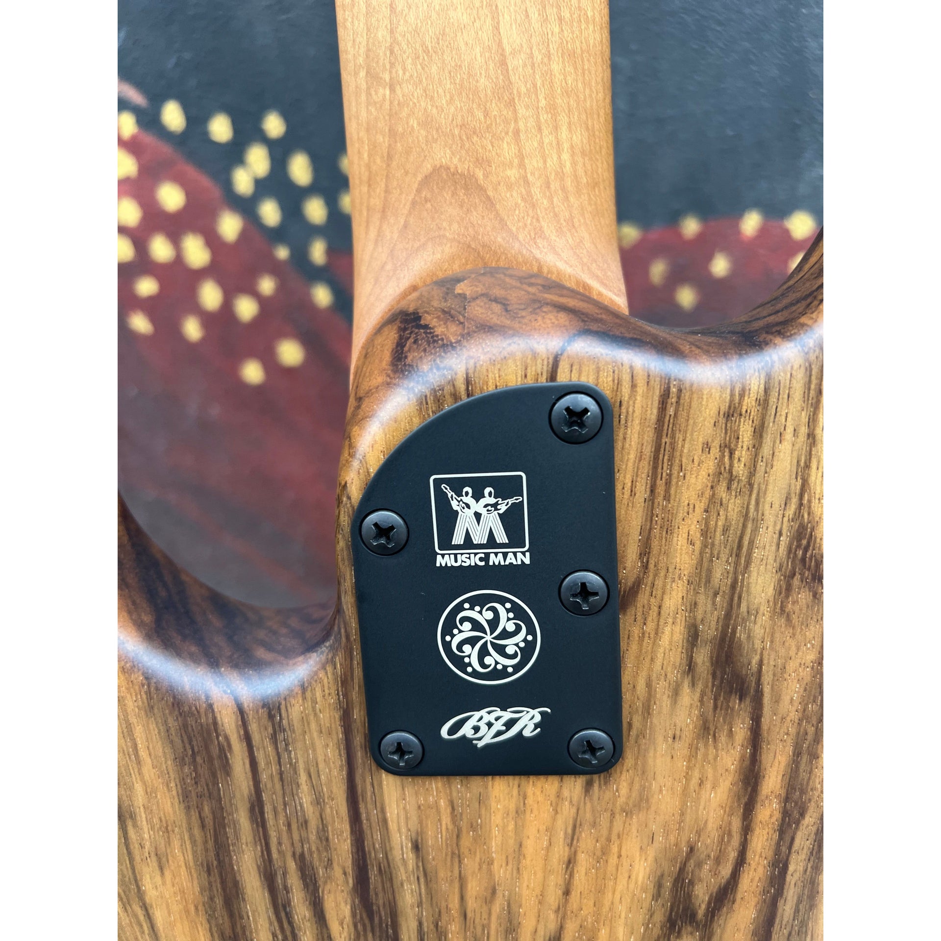 Ernie Ball Music Man - BFR DarkRay Shadow Korina - Musik Utan Gränser 