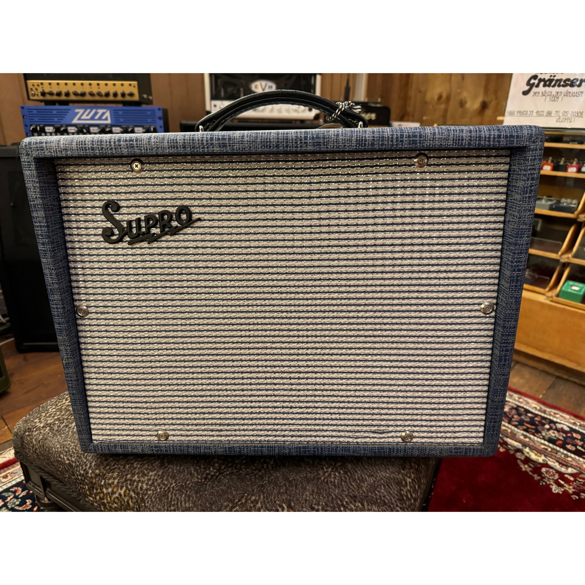 Supro - 1742 Titan 1 x 12" högtalarlåda - Musik Utan Gränser 