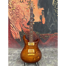 Load image into Gallery viewer, Custom 22 Violin Amber Burst Artist Pack 2004
