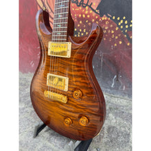 Load image into Gallery viewer, Custom 22 Violin Amber Burst Artist Pack 2004
