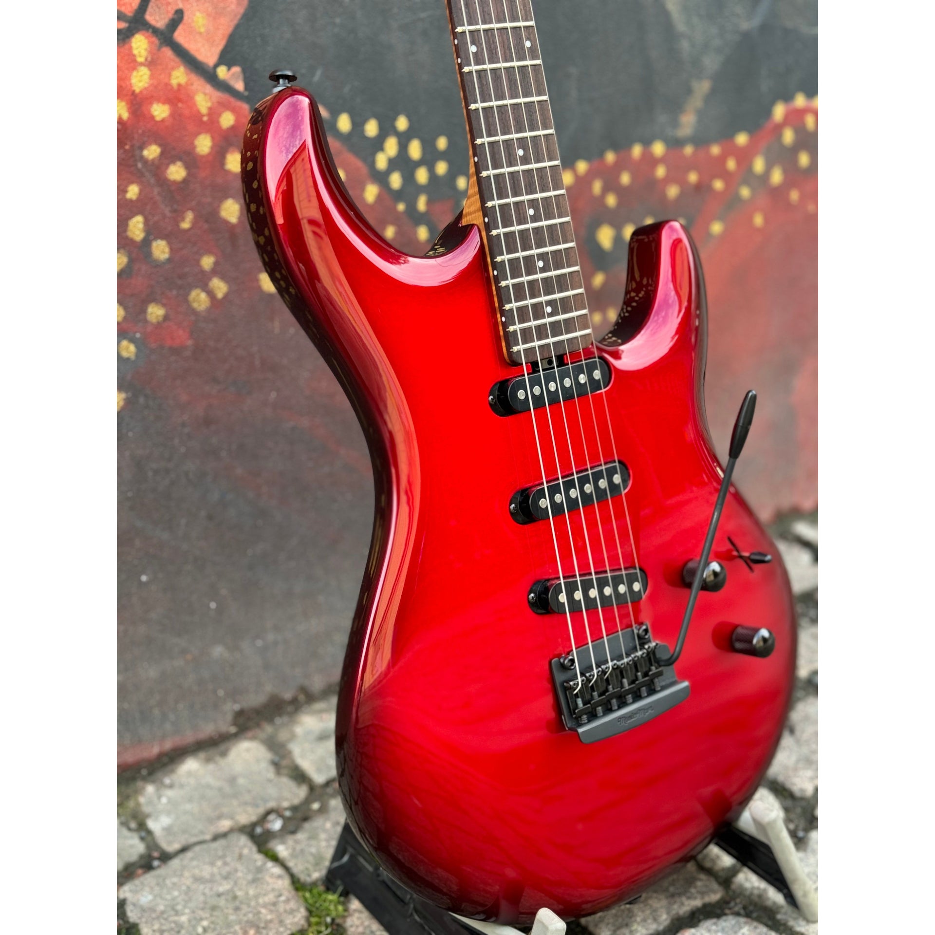 Ernie Ball Music Man - Luke 4 Scoville Red - Musik Utan Gränser 